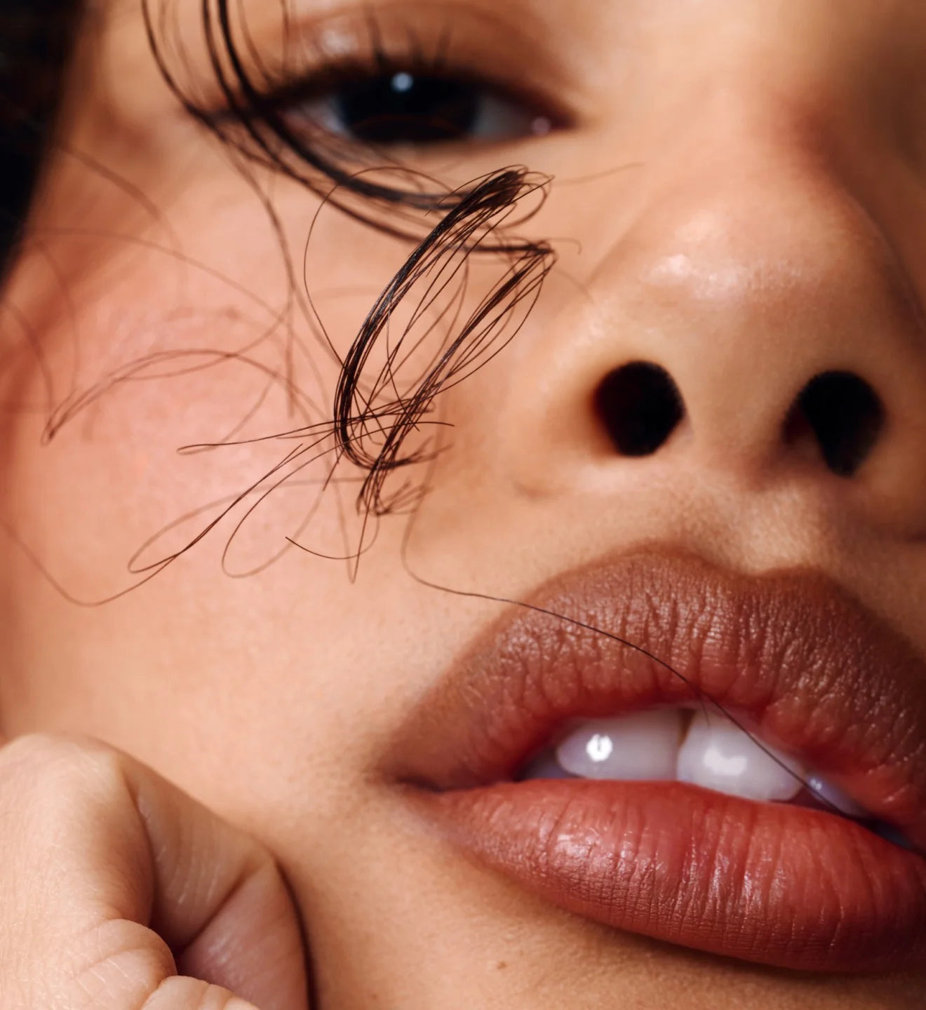 rhode Peptide Lip Shape – Contouring Lip Shaper | VELORA